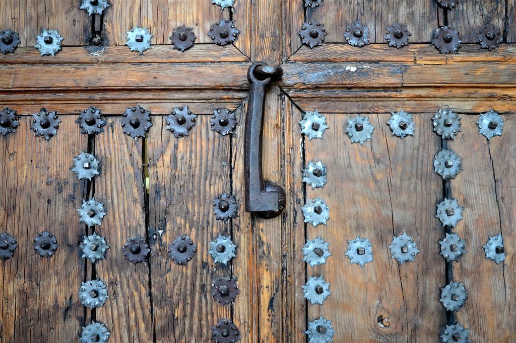 Hotel Cigarral El Bosque Toledo Exterior photo Door detail