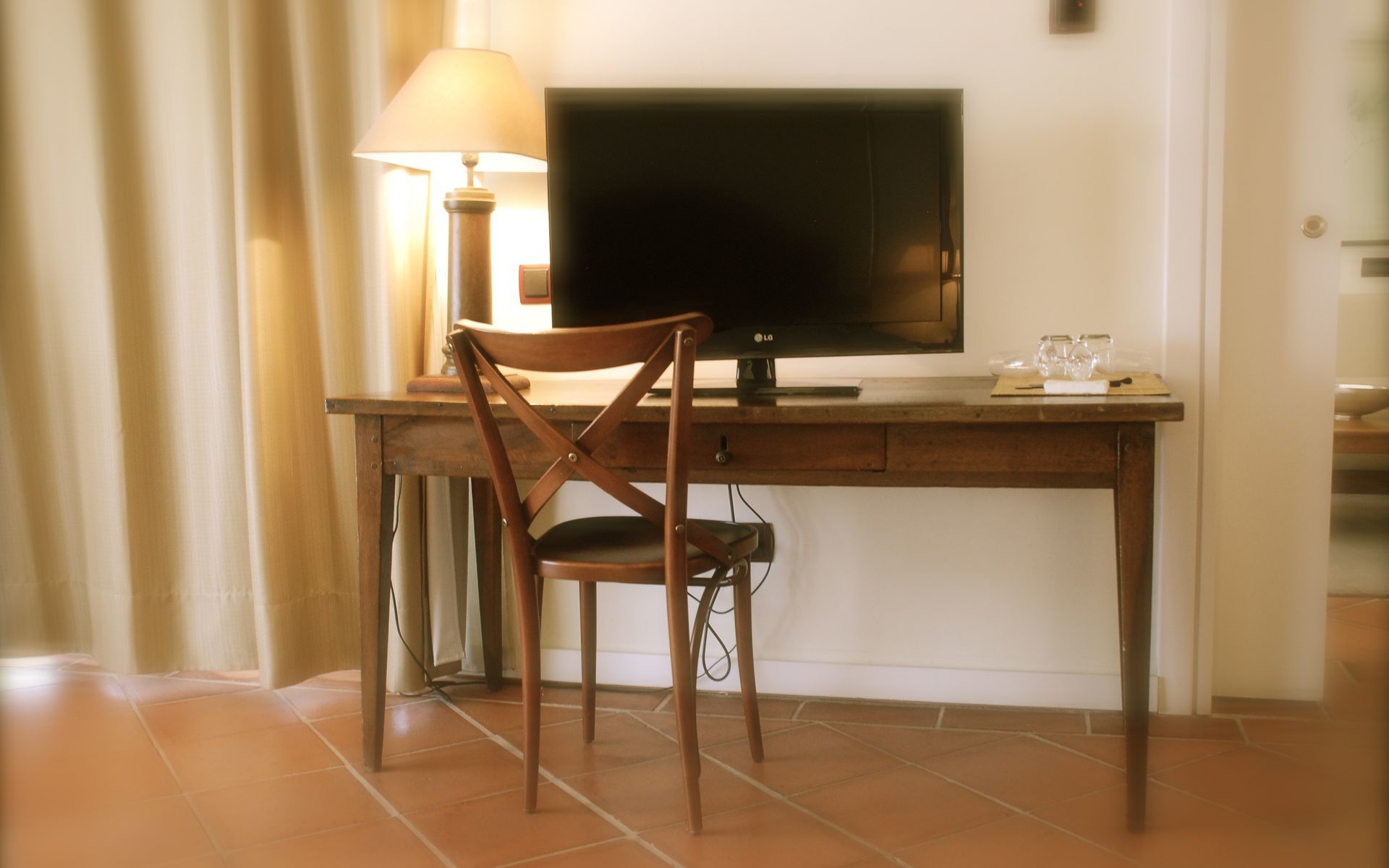 Hotel Cigarral El Bosque Toledo Exterior photo A television set in a hotel room