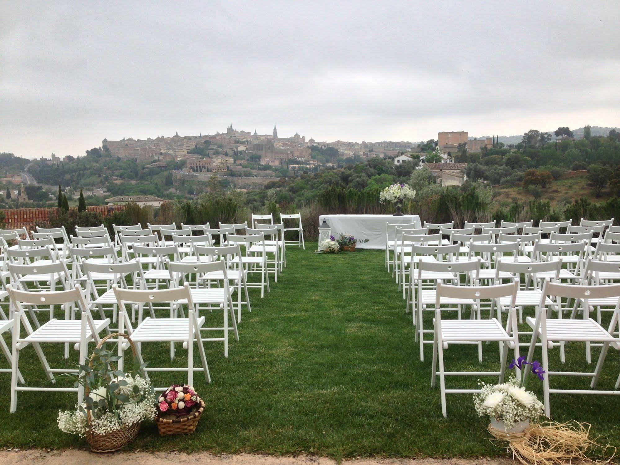 Hotel Cigarral El Bosque Toledo Exterior photo A wedding in the park